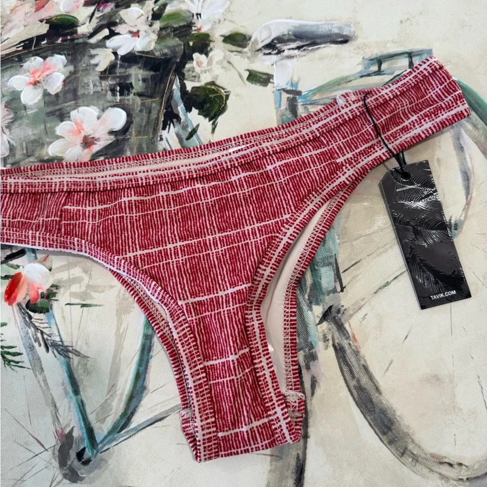 BUNDLE 2 ITEMS FOR $8✨ FINAL SALE✨ TAVIK moderate coverage swimming bottom 🌼